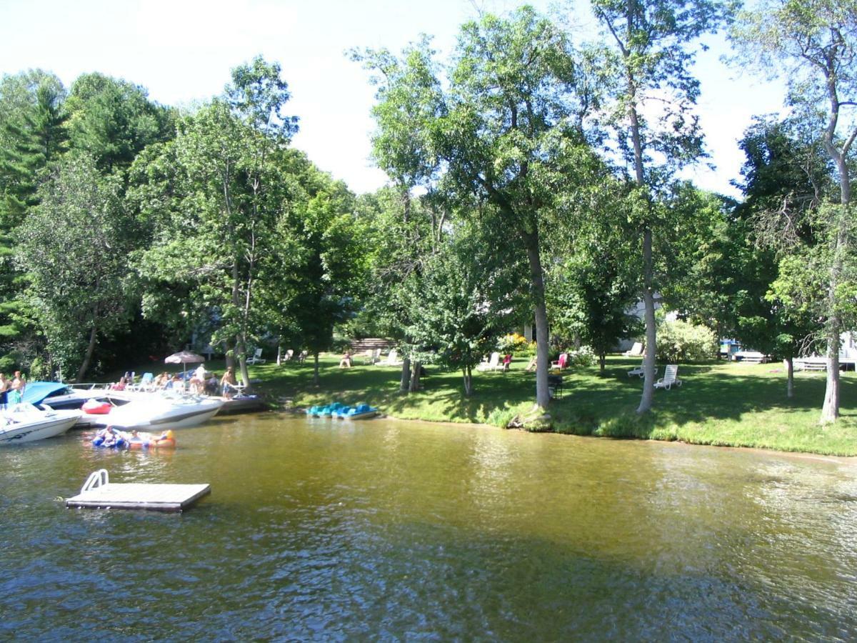 Beachside On Lake Muskoka Порт-Карлинг Экстерьер фото